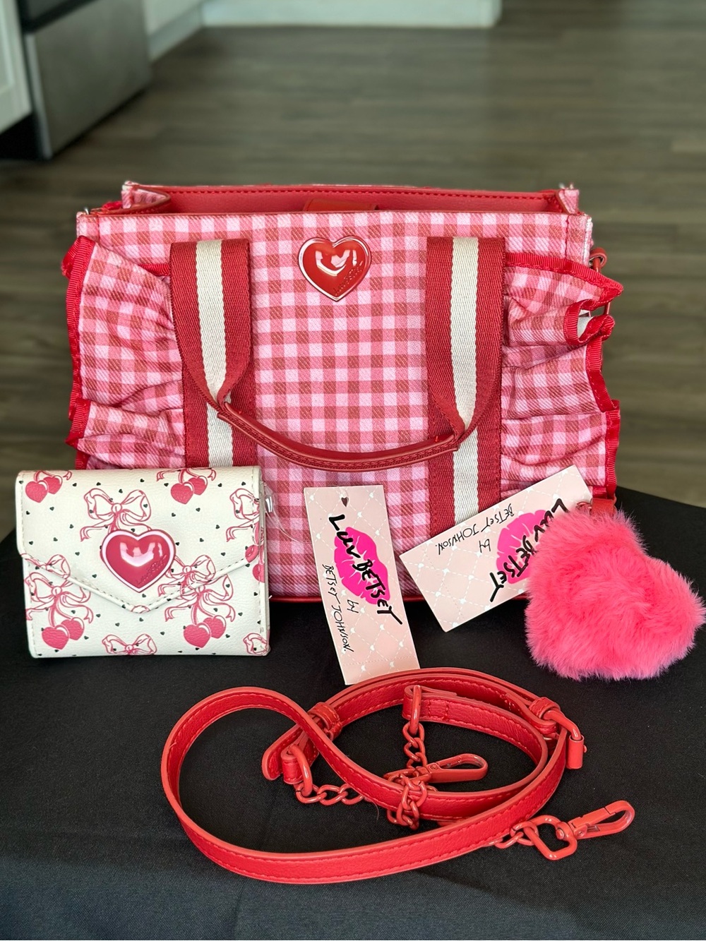 NWT Betsy Johnson Pink Gingham Heart Tote with Matching Wallet &
Crossbody Strap - Picture 3 of 9